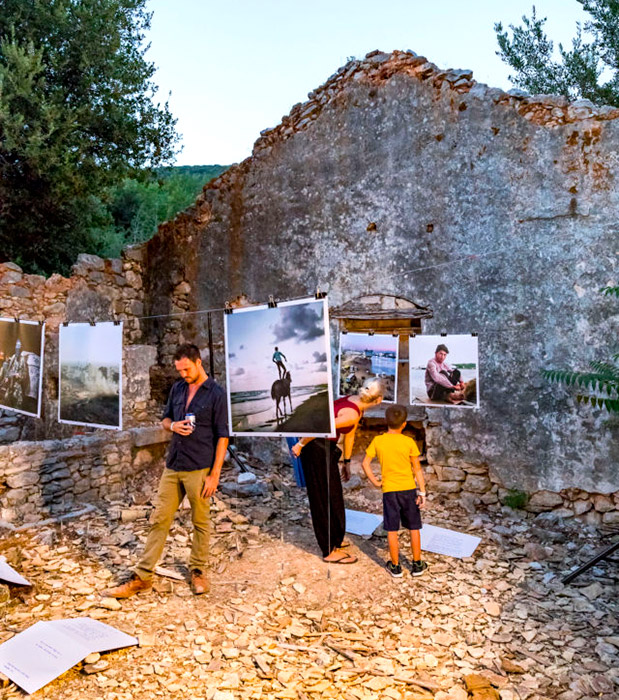 Όλγα Στεφάτου: Φωτογράφος, επιμελήτρια τέχνης και των παράλληλων δράσεων του Saristra-1