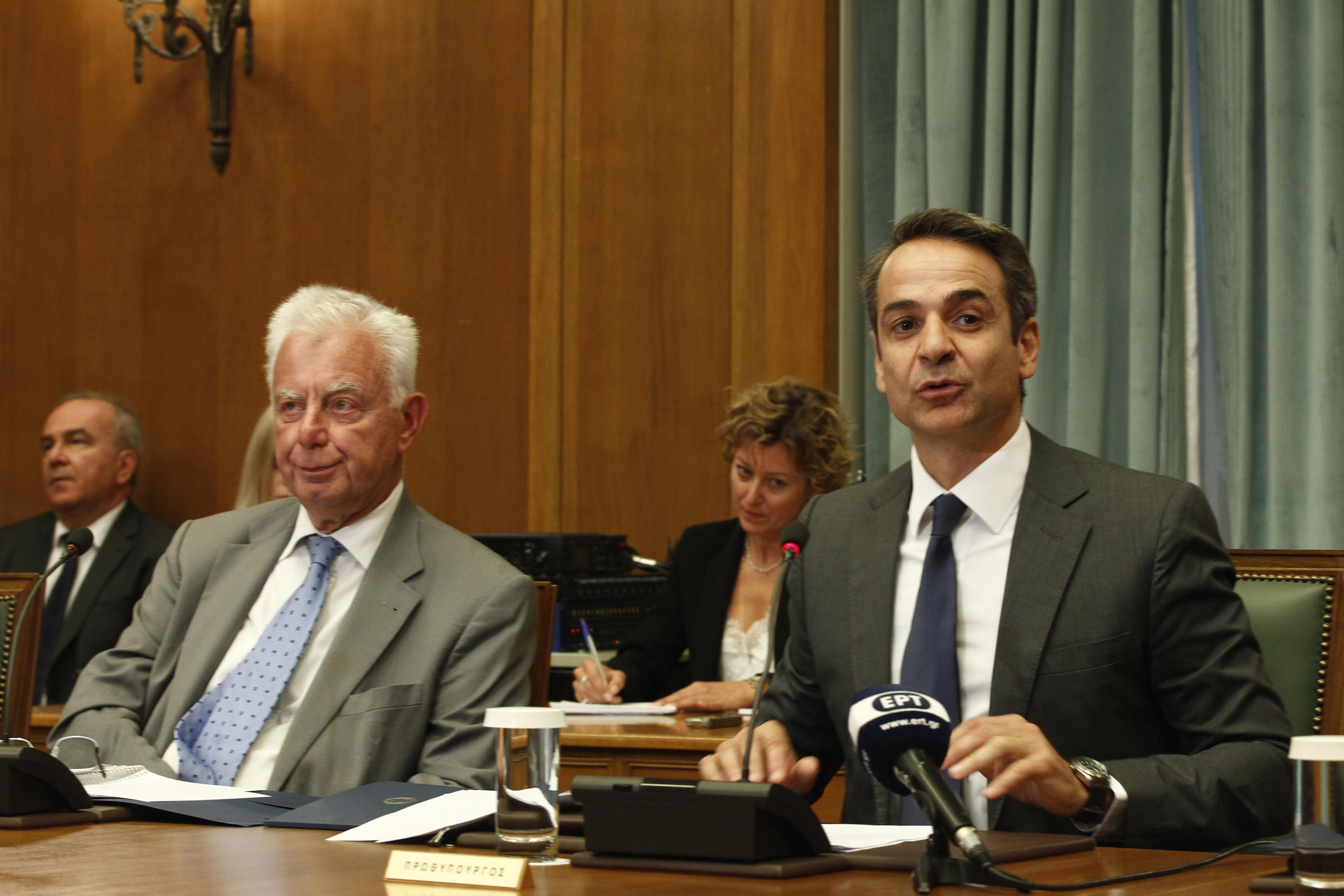 Ο αντιπρόεδρος που ακούει Μπαχ-3