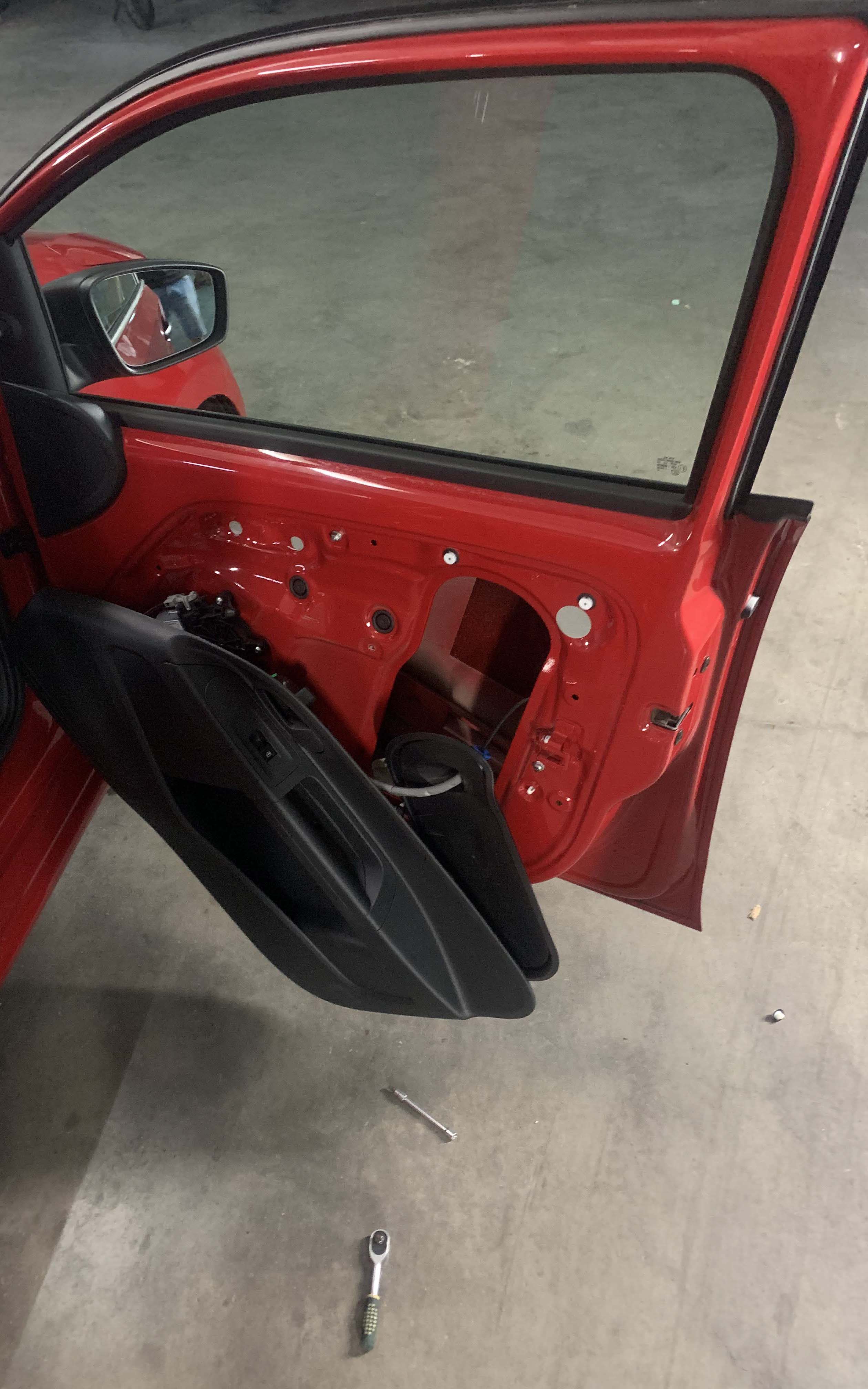 Θεσσαλονίκη: Μετέφερε 6,5 κιλά ηρωίνη κρυμμένα στην πόρτα του συνοδηγού-1