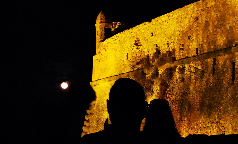 Μαγεύουν οι φωτογραφίες της αυγουστιάτικης Πανσελήνου-1