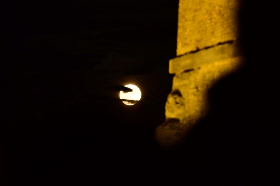 Μαγεύουν οι φωτογραφίες της αυγουστιάτικης Πανσελήνου-5