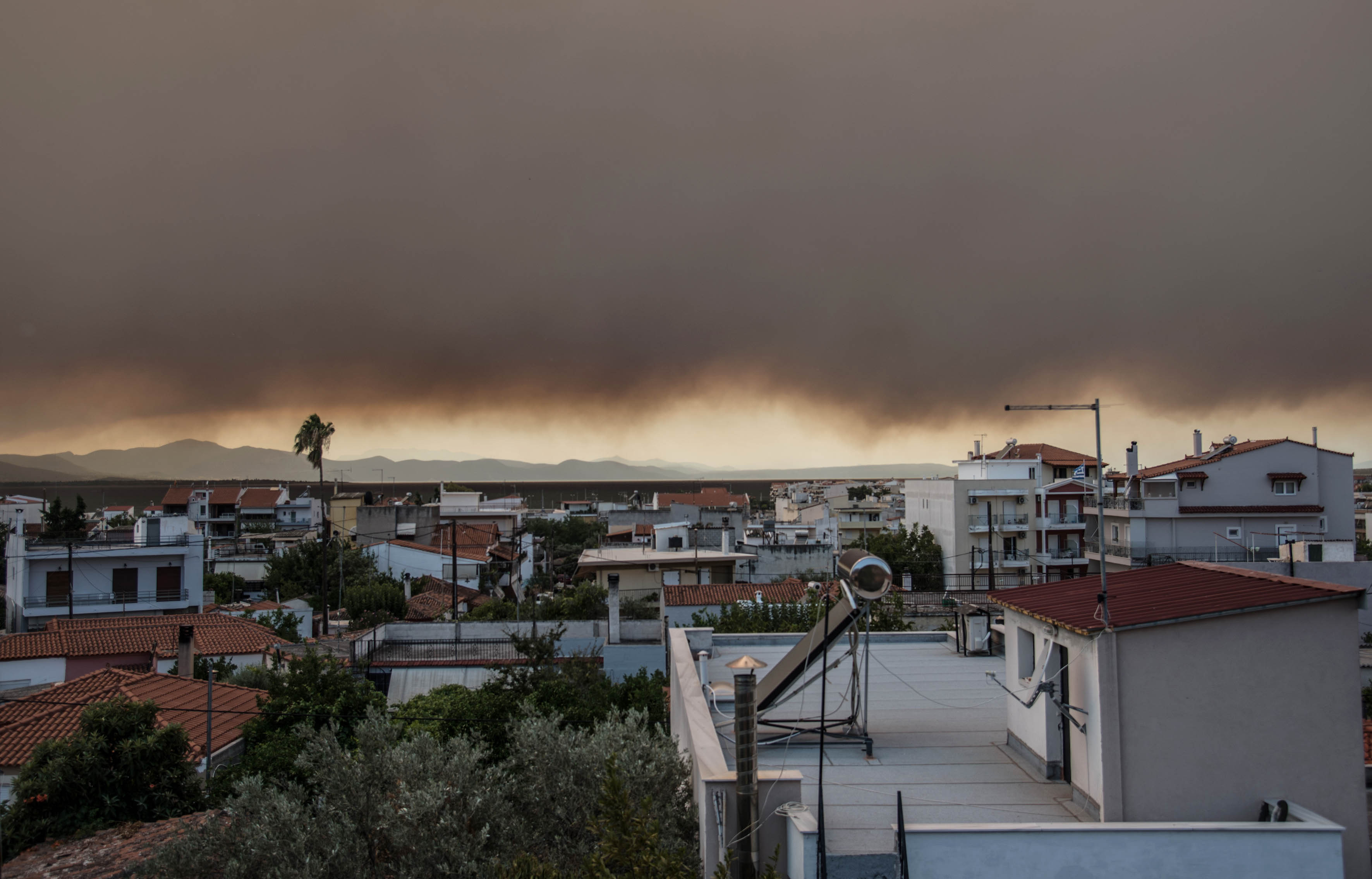 Χωρίς ενεργό μέτωπο η φωτιά στην Εύβοια-1
