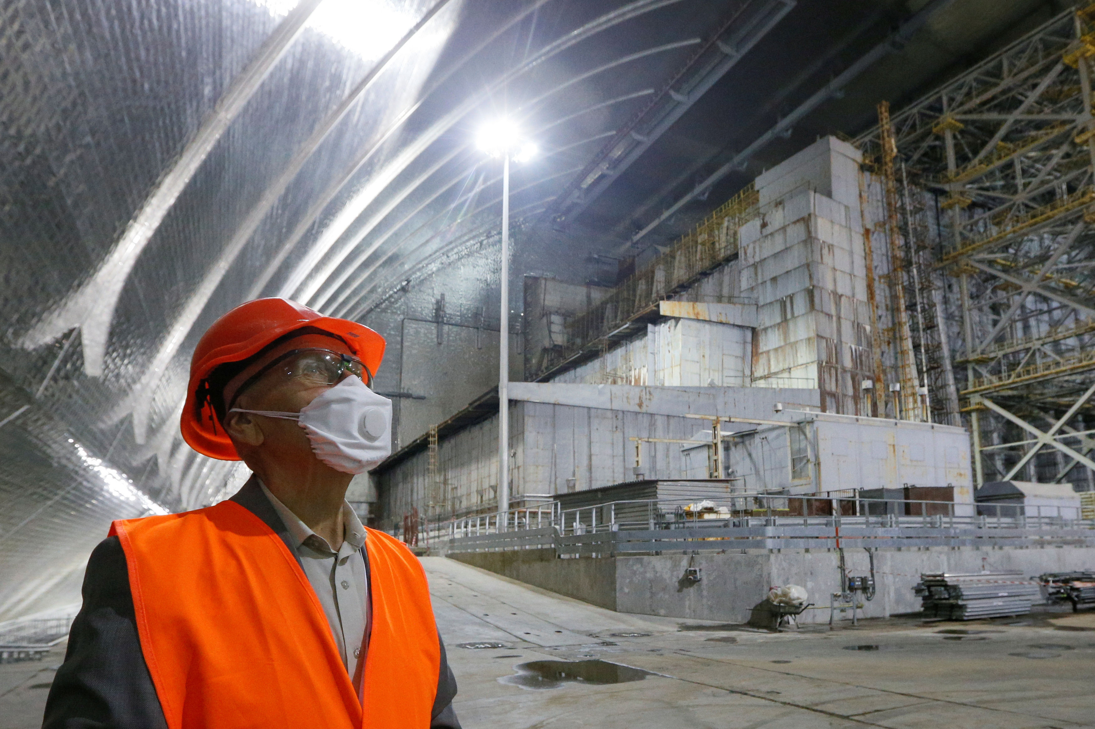 Στο Τσέρνομπιλ ξανά ο ήρωας πιλότος που πέταξε πάνω από τον αντιδραστήρα-2