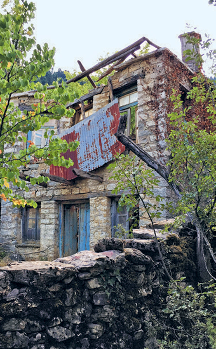 Ο,τι άφησε ο άνθρωπος το σκέπασε η άγρια φύση-1