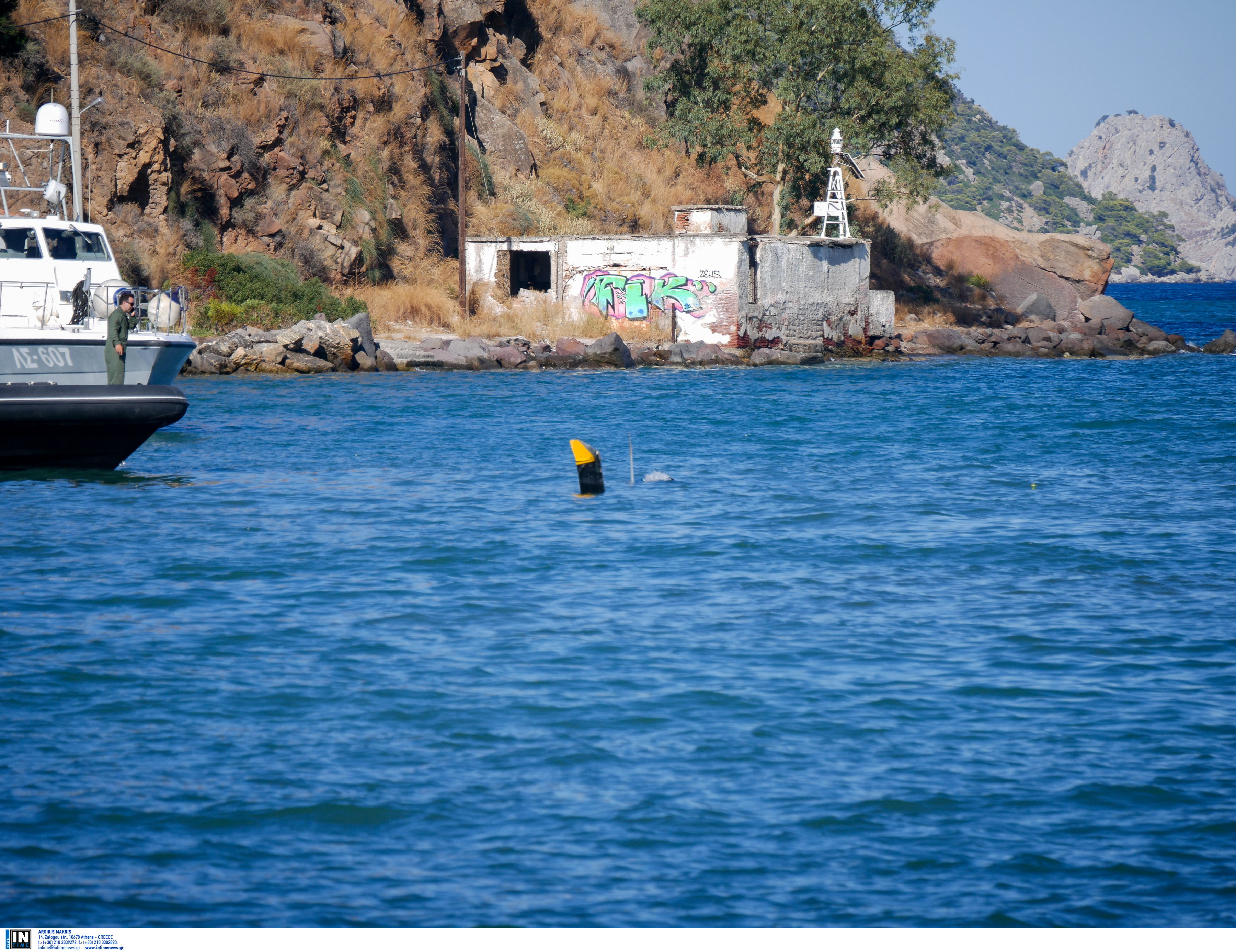 Πτώση ελικοπτέρου ανοιχτά του Πόρου με τρεις νεκρούς  – Χωρίς ρεύμα μέχρι αύριο το νησί (βίντεο – φωτογραφίες)-3