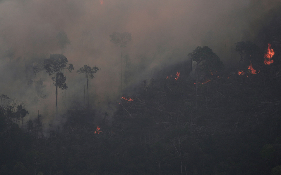 Βραζιλία: Ο ουρανός δεν σκοτεινιάζει ποτέ, καθώς ο Αμαζόνιος φλέγεται (φωτογραφίες)-1
