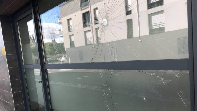 Επίθεση αντιεξουσιαστών στο ελληνικό προξενείο στη Ναντ της Γαλλίας-1