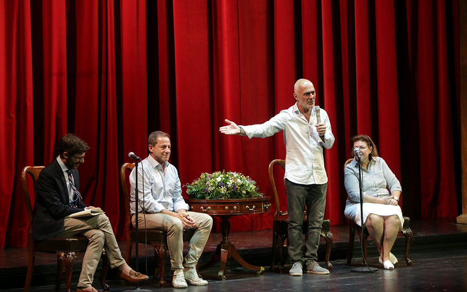 Αποχαιρετισμοί και νέες ευκαιρίες-1