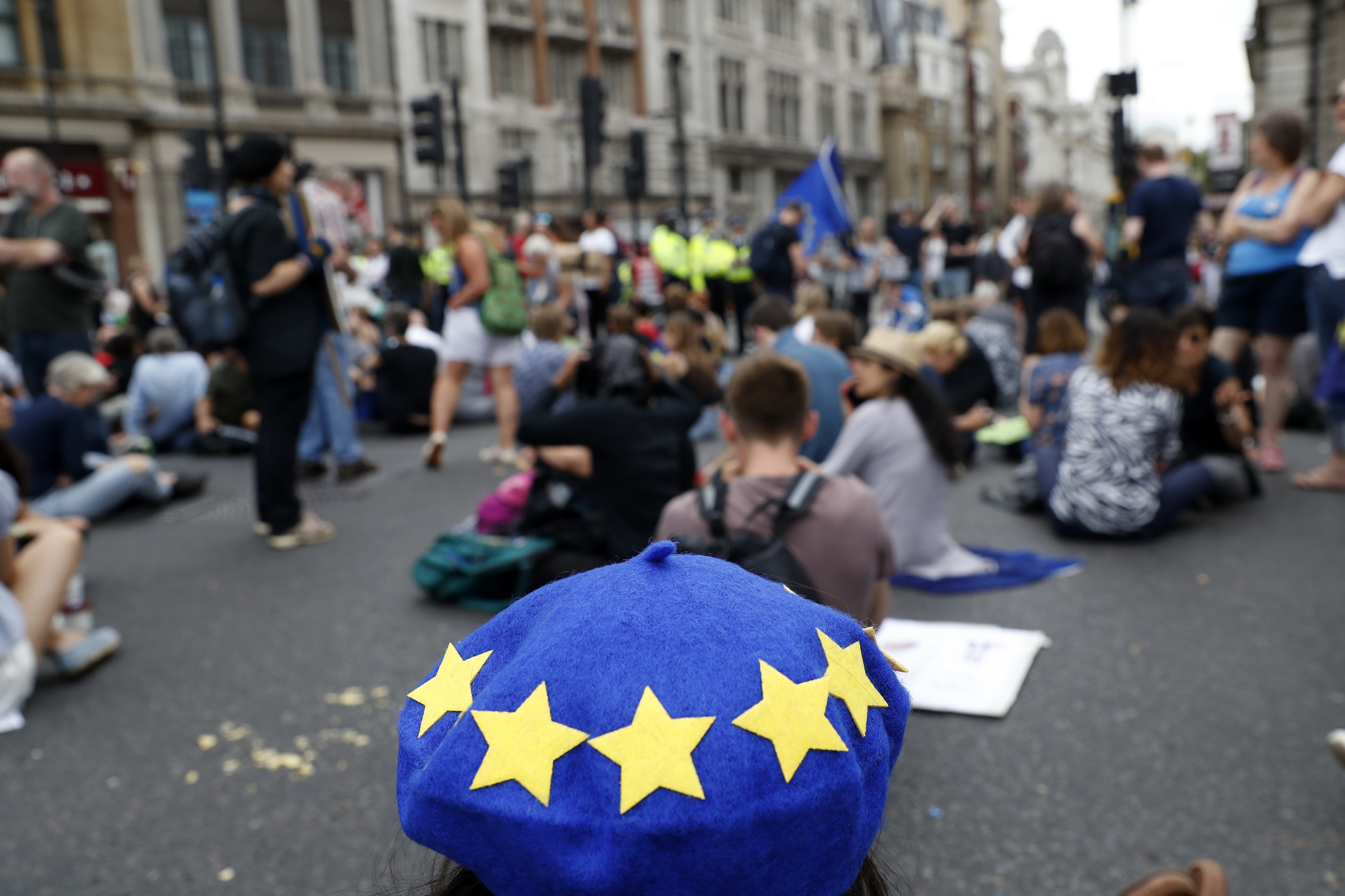 Συγκεντρώσεις σε όλη τη Βρετανία κατά της αναστολής λειτουργίας του κοινοβουλίου-2