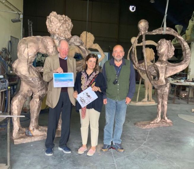 Δύο γλυπτά τιμούν τη μνήμη της Μπάρμπαρα και του Νίκου Χατζηκυριάκου-Γκίκα-3