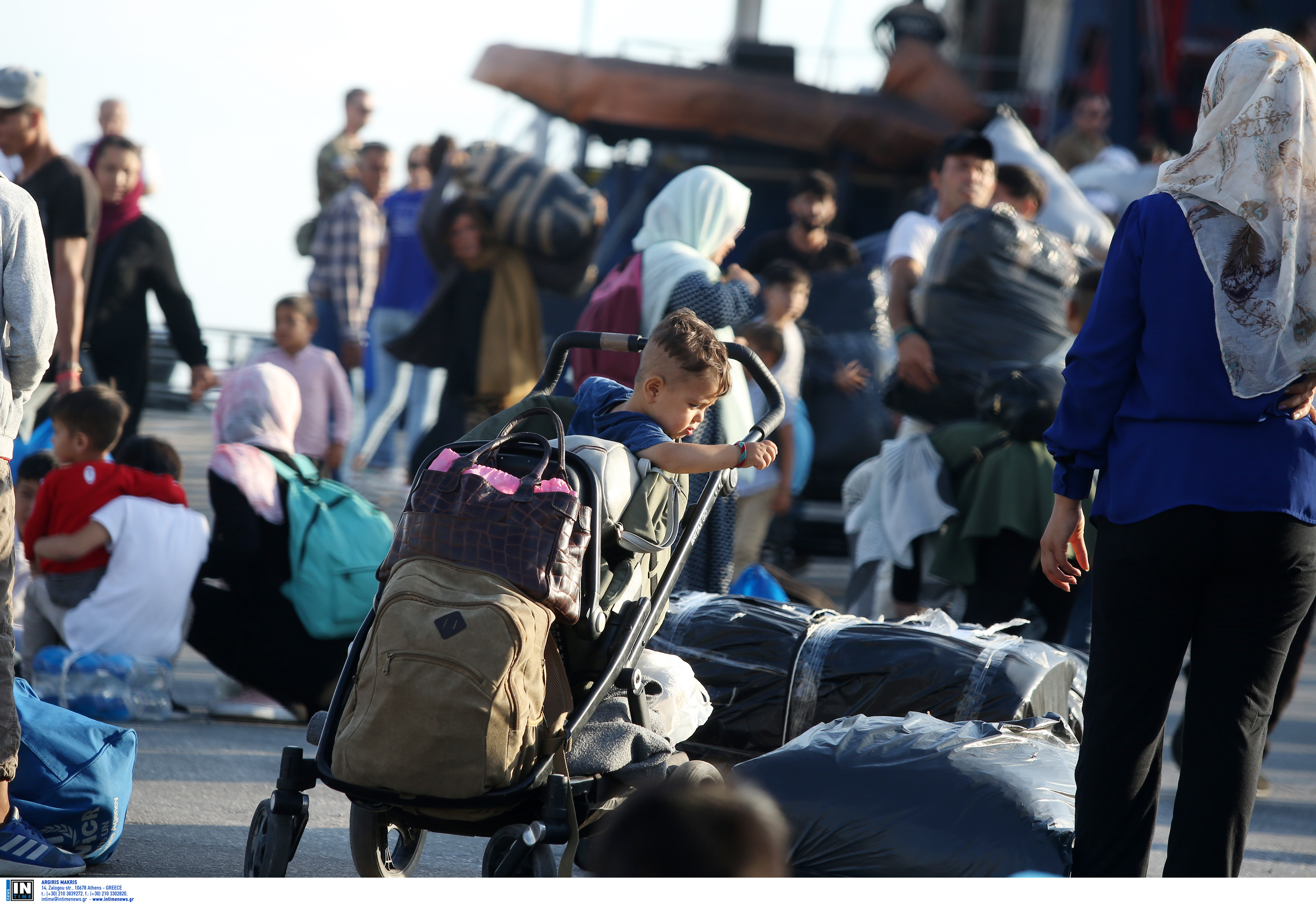 Εφτασε το «Καλντέρα Βίστα» με 640 μετανάστες από τη Λέσβο στη Θεσσαλονίκη (φωτογραφίες – βίντεο)-3