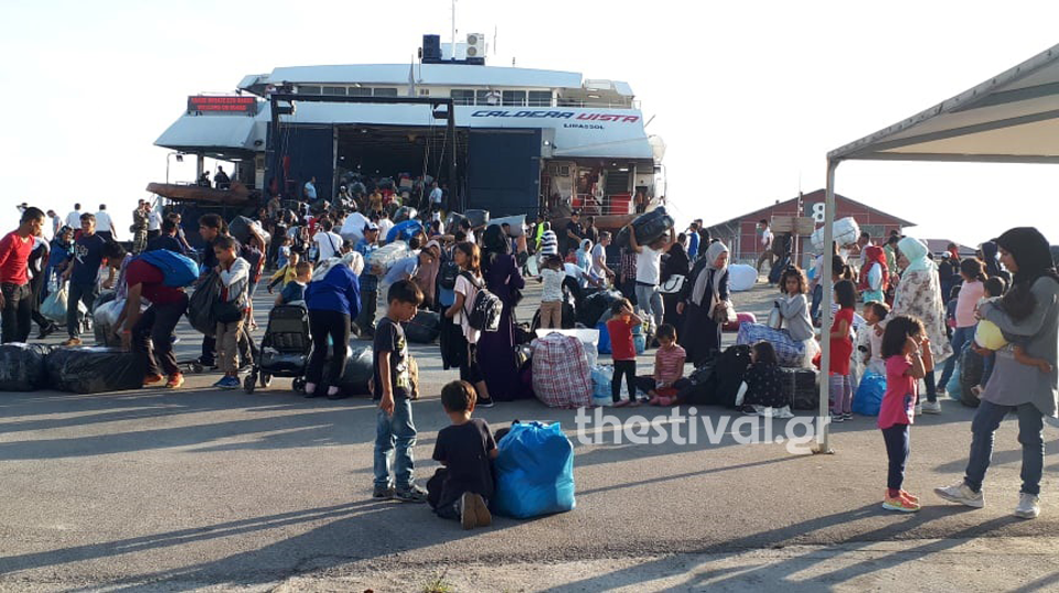 Εφτασε το «Καλντέρα Βίστα» με 640 μετανάστες από τη Λέσβο στη Θεσσαλονίκη (φωτογραφίες – βίντεο)-2