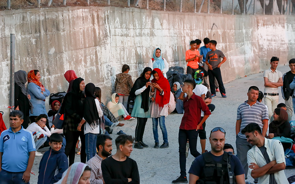 Μυτιλήνη: Μετακίνηση 1.400 προσφύγων και μεταναστών σε δομές της Βόρειας Ελλάδας (φωτογραφίες)-7