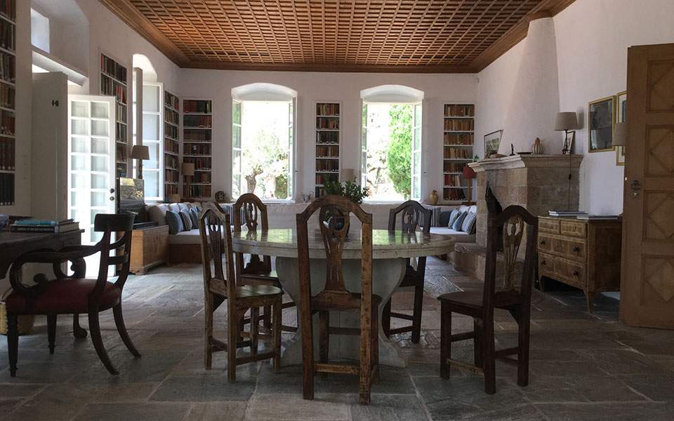 «Καταφύγιο» συγγραφέων στη Μάνη-1