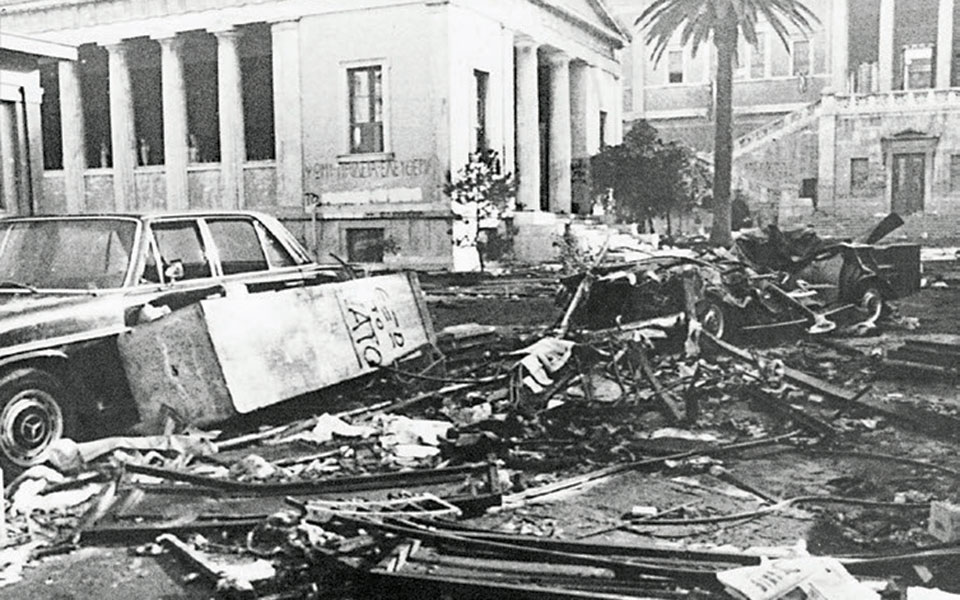 Η εξέγερση των φοιτητών στο Πολυτεχνείο-3