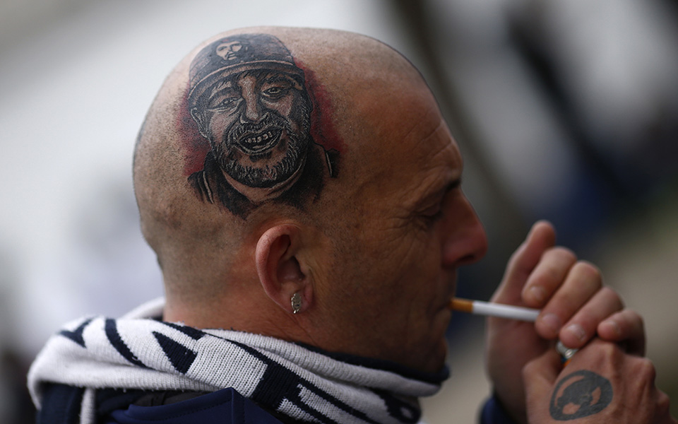 Αποθέωση του Μαραντόνα από τους οπαδούς της Χιμνάσια Λα Πλάτα (φωτογραφίες)-6