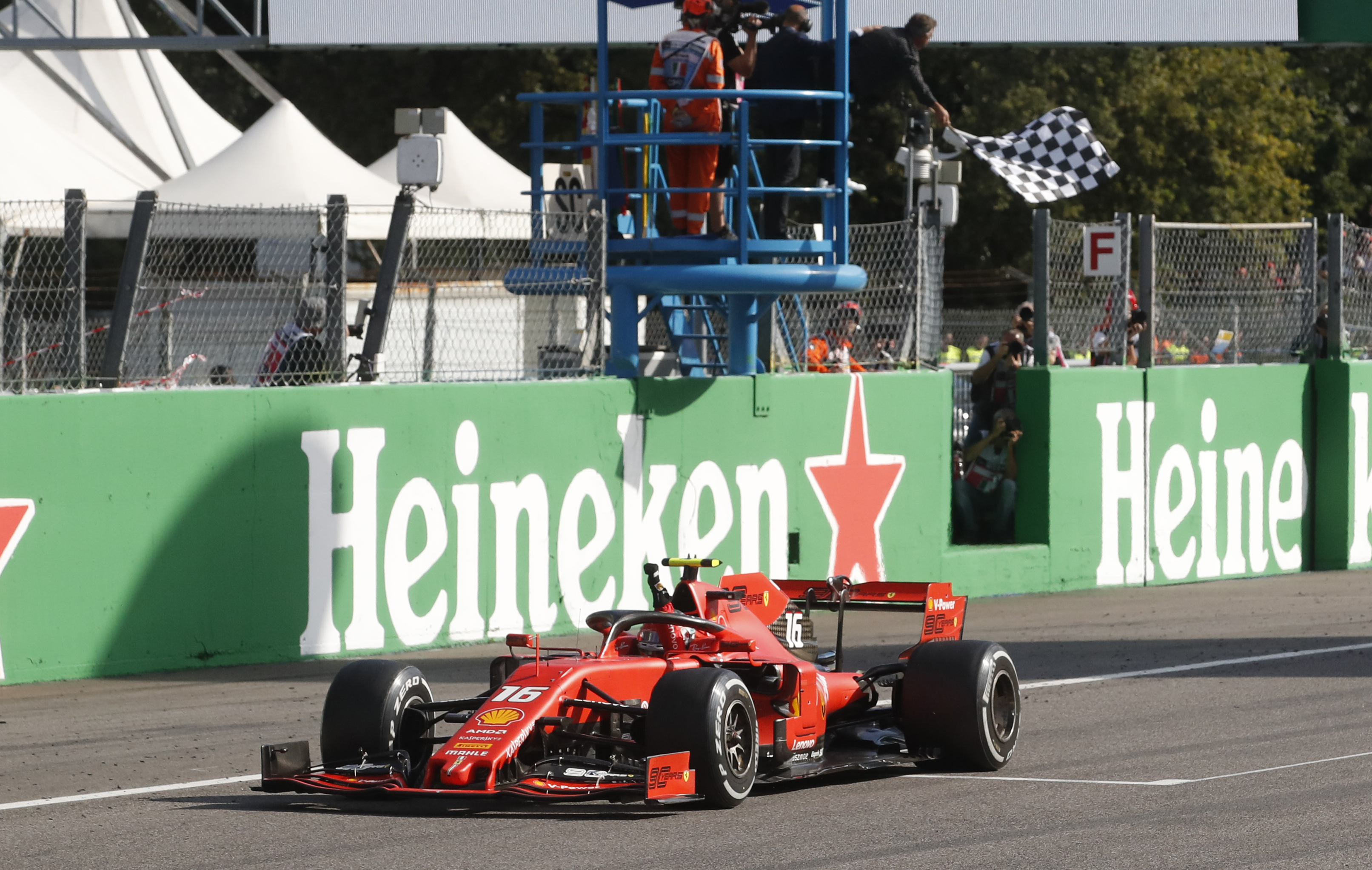 «Καίγεται» η Μόντσα: Πρώτος τίτλος της Ferrari μετά από 9 χρόνια με πρωτιά του Λεκλέρκ-1