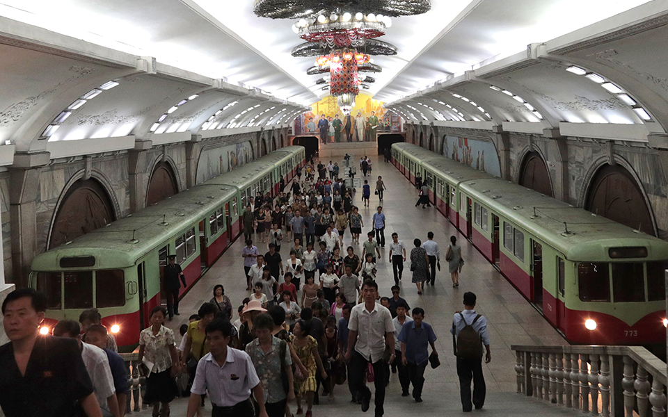 Η αγέλαστη καθημερινή ζωή στη Βόρεια Κορέα (φωτογραφίες)-2