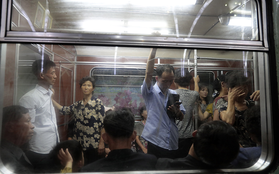 Η αγέλαστη καθημερινή ζωή στη Βόρεια Κορέα (φωτογραφίες)-5