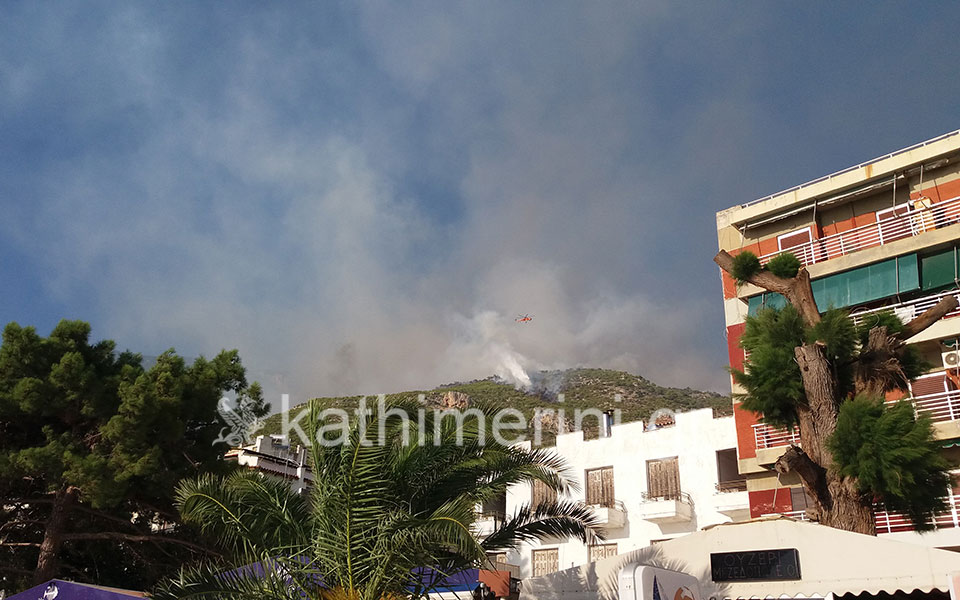 Ολονύχτια μάχη με τις φλόγες στο Λουτράκι – Συνδράμει και ο στρατός (φωτογραφίες – βίντεο)-3