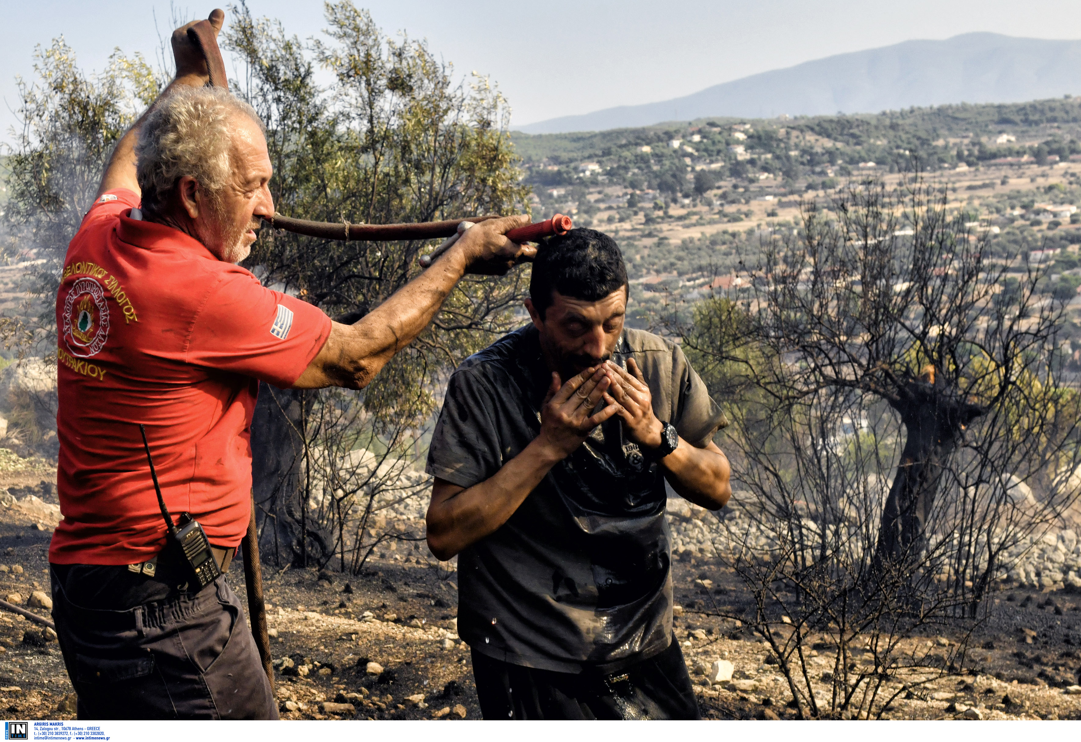 Ολονύχτια μάχη με τις φλόγες στο Λουτράκι – Συνδράμει και ο στρατός (φωτογραφίες – βίντεο)-4