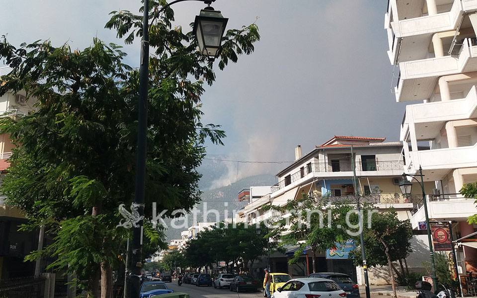 Λουτράκι: Οριοθέτηση και έλεγχο της φωτιάς μέχρι αύριο προβλέπει η Πυροσβεστική-5