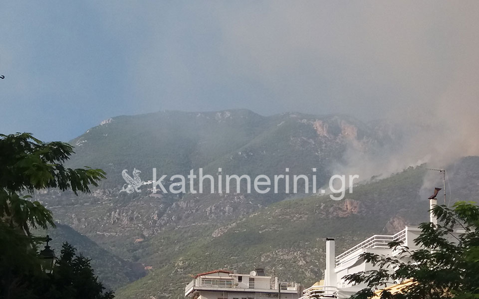 Λουτράκι: Οριοθέτηση και έλεγχο της φωτιάς μέχρι αύριο προβλέπει η Πυροσβεστική-4