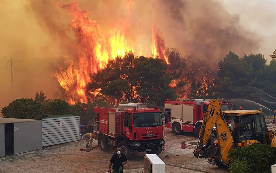 Δύσκολη νύχτα για τη Ζάκυνθο: σε κλοιό προστασίας το Κεχρί από επίγειες δυνάμεις (φωτογραφίες – βίντεο)-1
