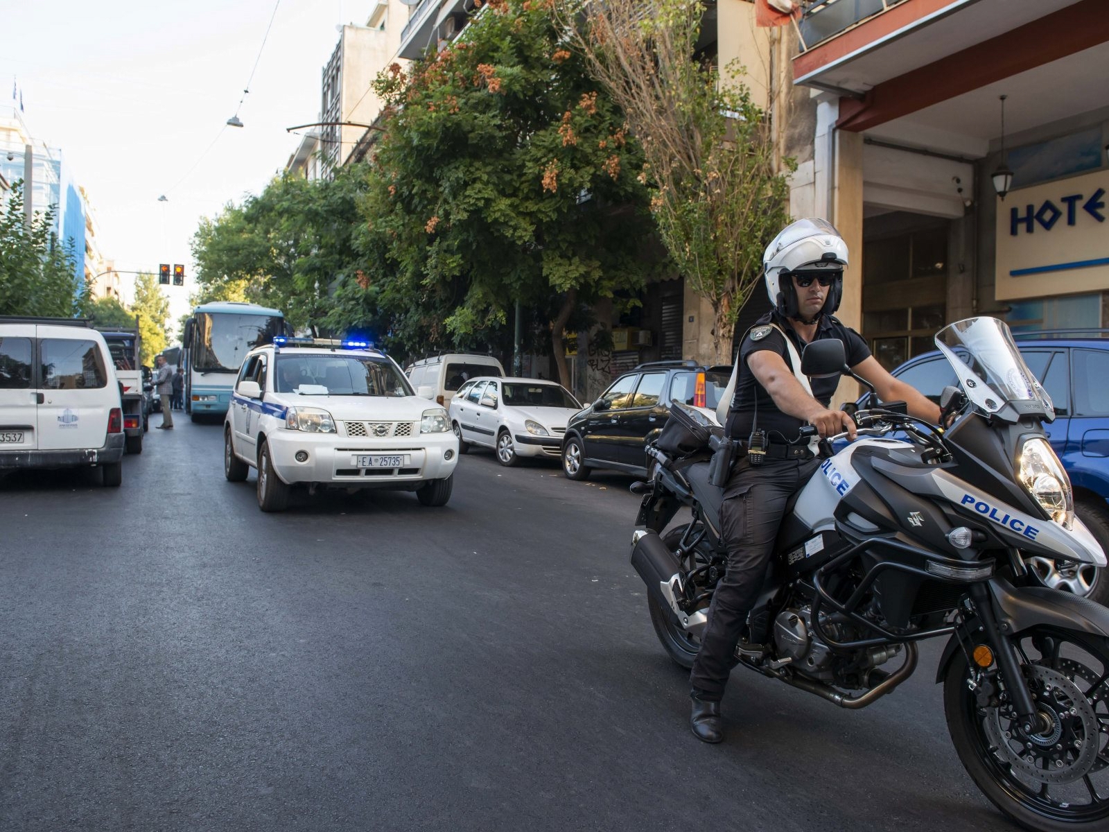 Ολοκληρώθηκε η επιχείρηση της EΛ.ΑΣ στα δύο υπό κατάληψη κτίρια στην Αχαρνών (φωτογραφίες)-2