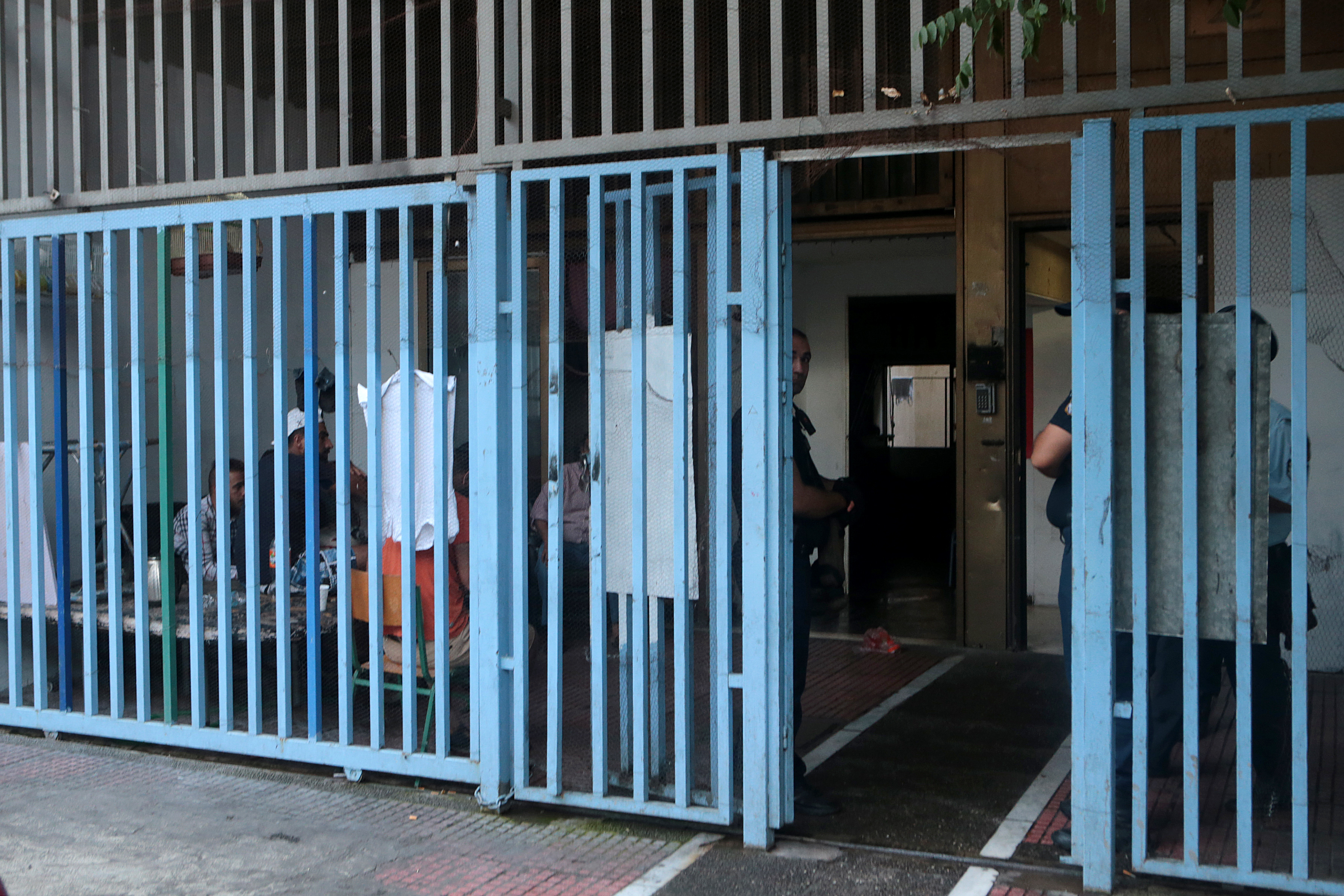 Ολοκληρώθηκε η επιχείρηση της EΛ.ΑΣ στα δύο υπό κατάληψη κτίρια στην Αχαρνών (φωτογραφίες)-3