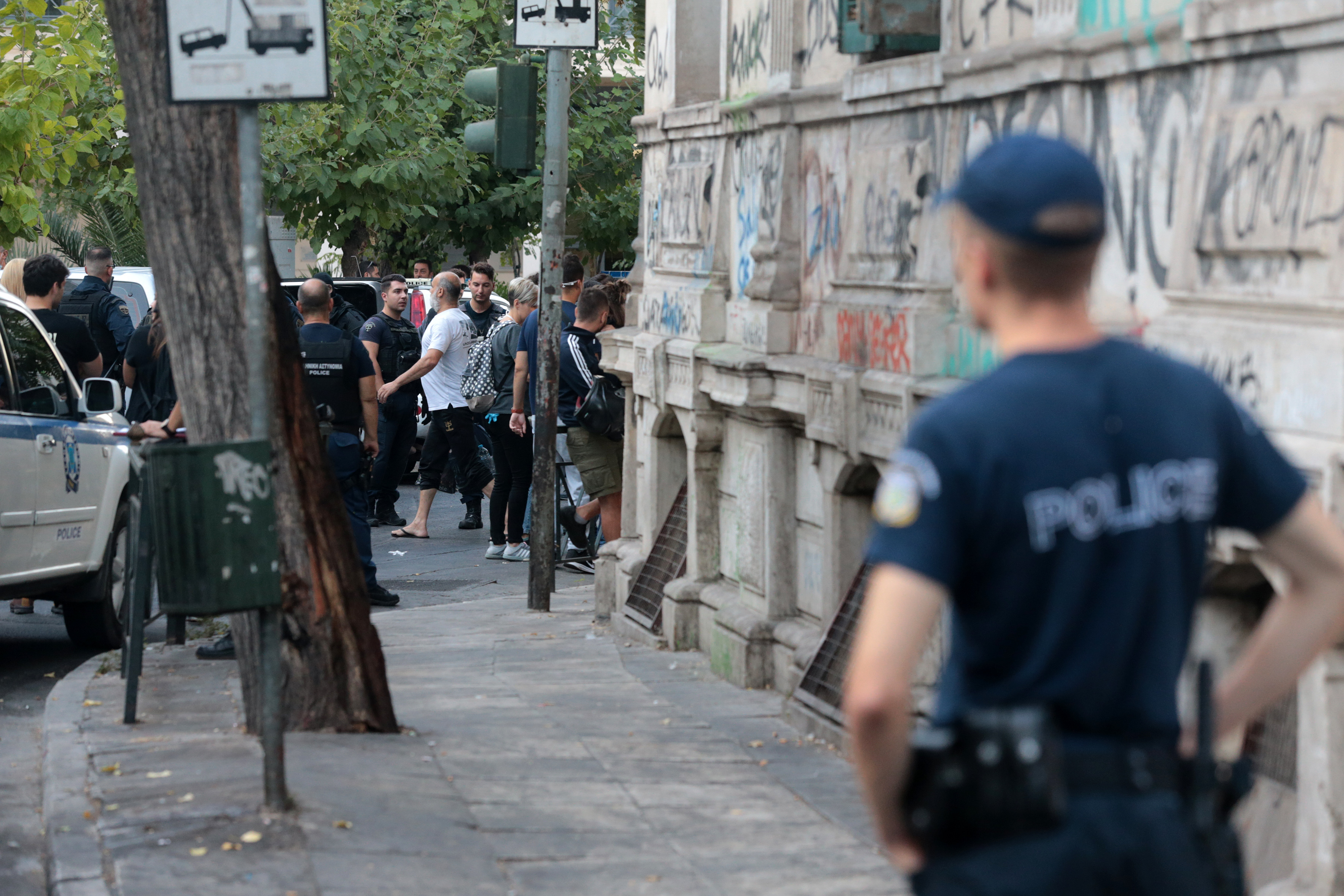 Ολοκληρώθηκε η επιχείρηση της EΛ.ΑΣ στα δύο υπό κατάληψη κτίρια στην Αχαρνών (φωτογραφίες)-9