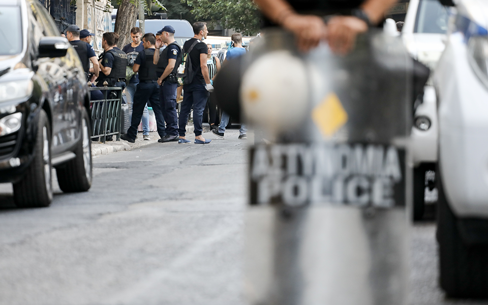 Ολοκληρώθηκε η επιχείρηση της EΛ.ΑΣ στα δύο υπό κατάληψη κτίρια στην Αχαρνών (φωτογραφίες)-8