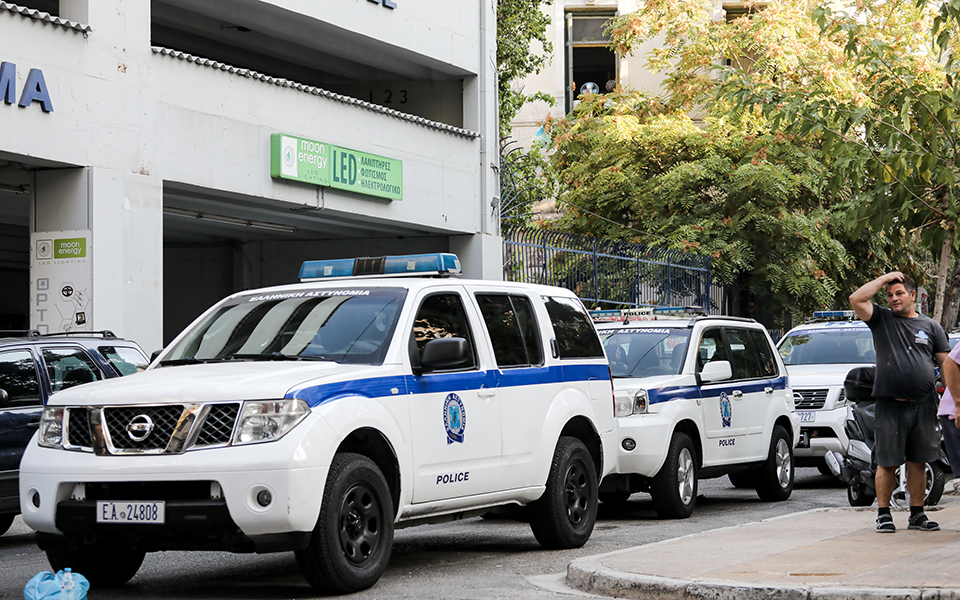 Ολοκληρώθηκε η επιχείρηση της EΛ.ΑΣ στα δύο υπό κατάληψη κτίρια στην Αχαρνών (φωτογραφίες)-11