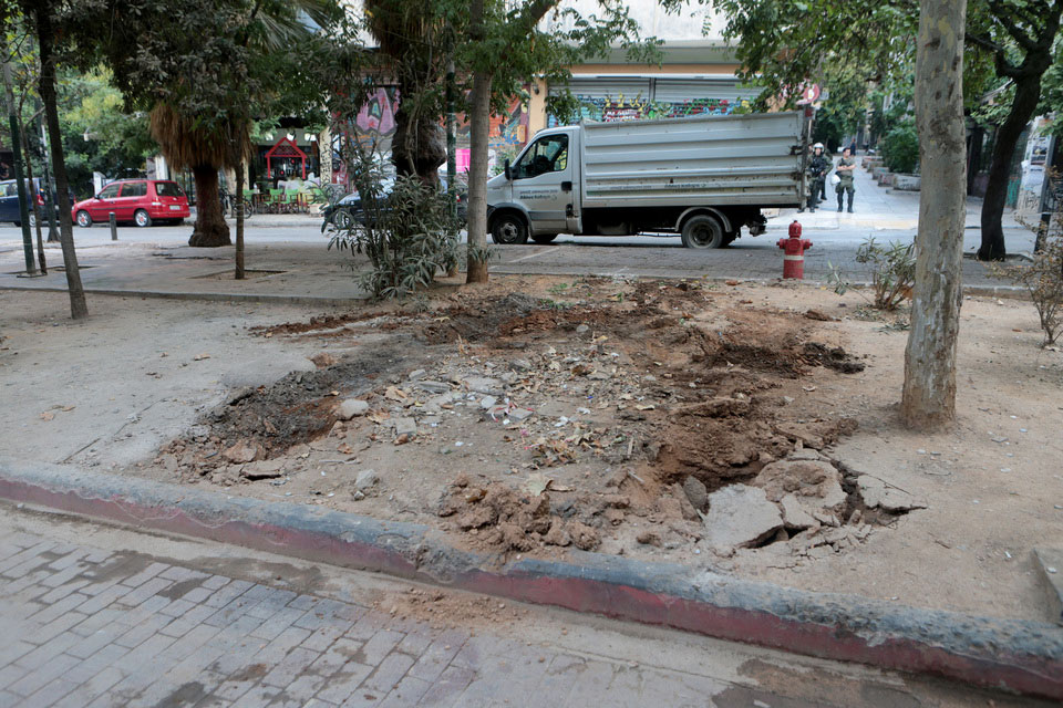 Εξάρχεια: Ξηλώθηκε το «ΚΕΠ» των αντιεξουσιαστών από την πλατεία-2