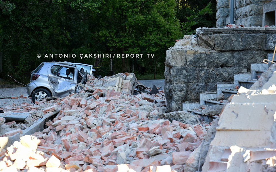 Δεκάδες τραυματίες και μεγάλες υλικές ζημιές από τα 5,8 Ρίχτερ στην Αλβανία-2