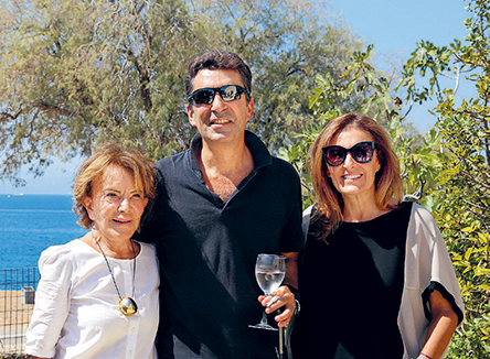 Αποκαλύφθηκε το γλυπτό του Γιάννη Μόραλη στην αγαπημένη του Αίγινα-1