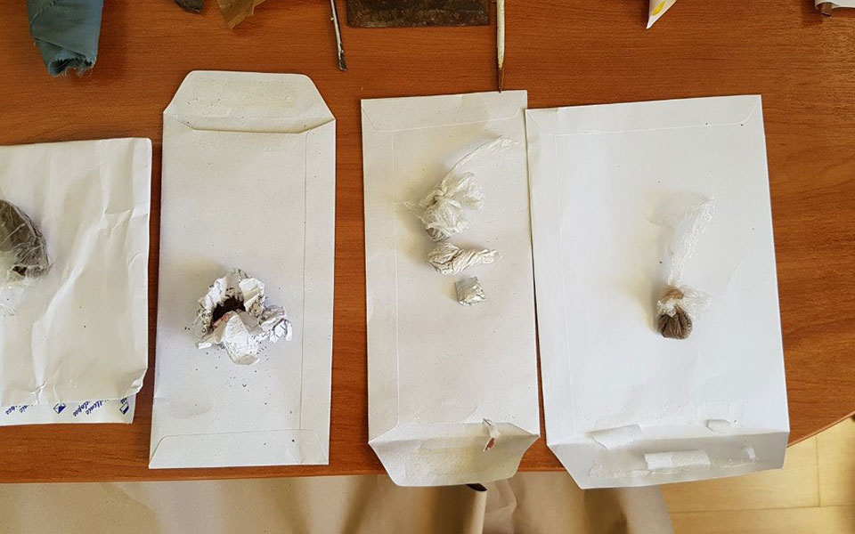 Ναρκωτικά, κινητά και αυτοσχέδια μαχαίρια στις φυλακές Αυλώνα (φωτογραφίες)-1