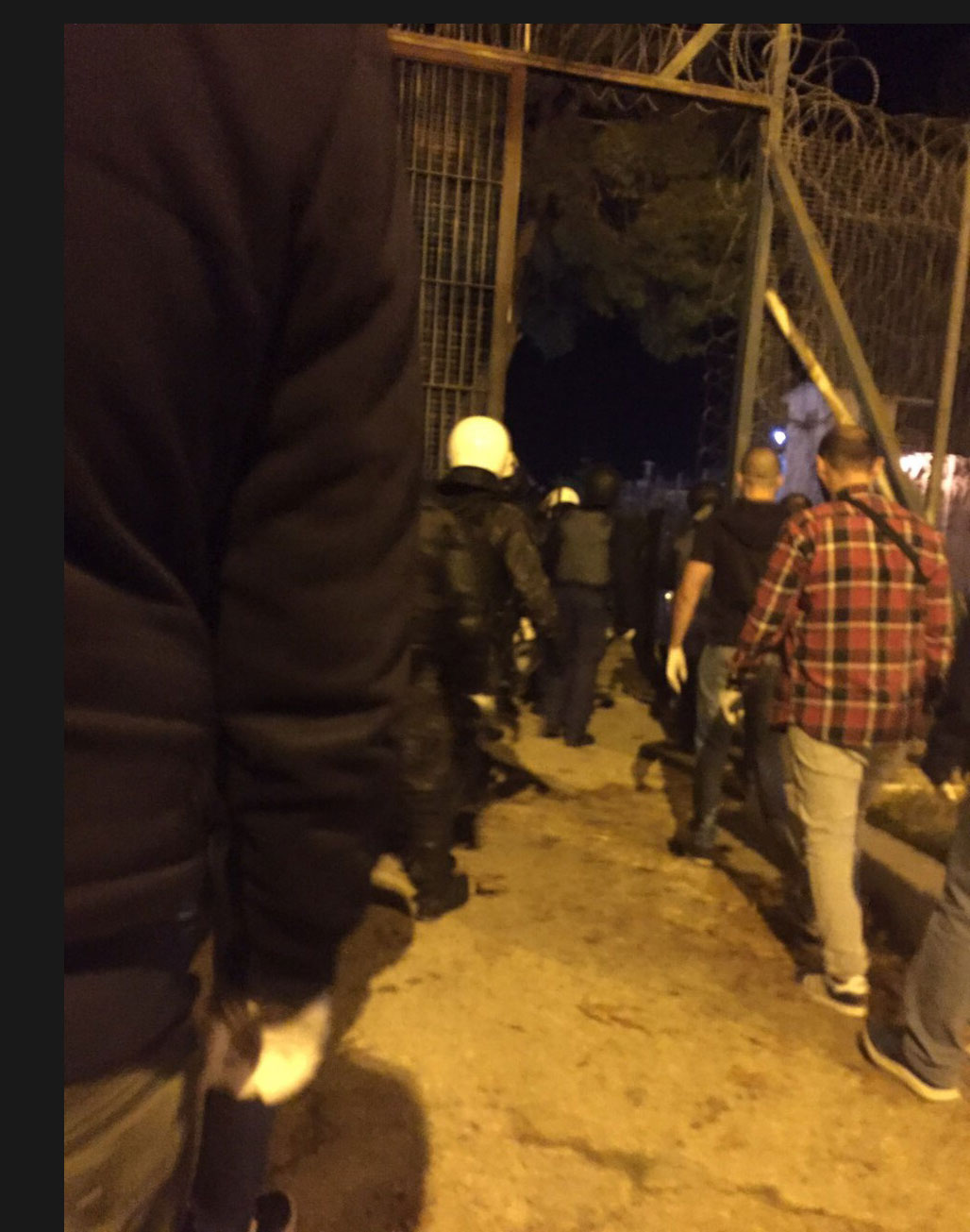 Ναρκωτικά, κινητά και αυτοσχέδια μαχαίρια στις φυλακές Αυλώνα (φωτογραφίες)-3