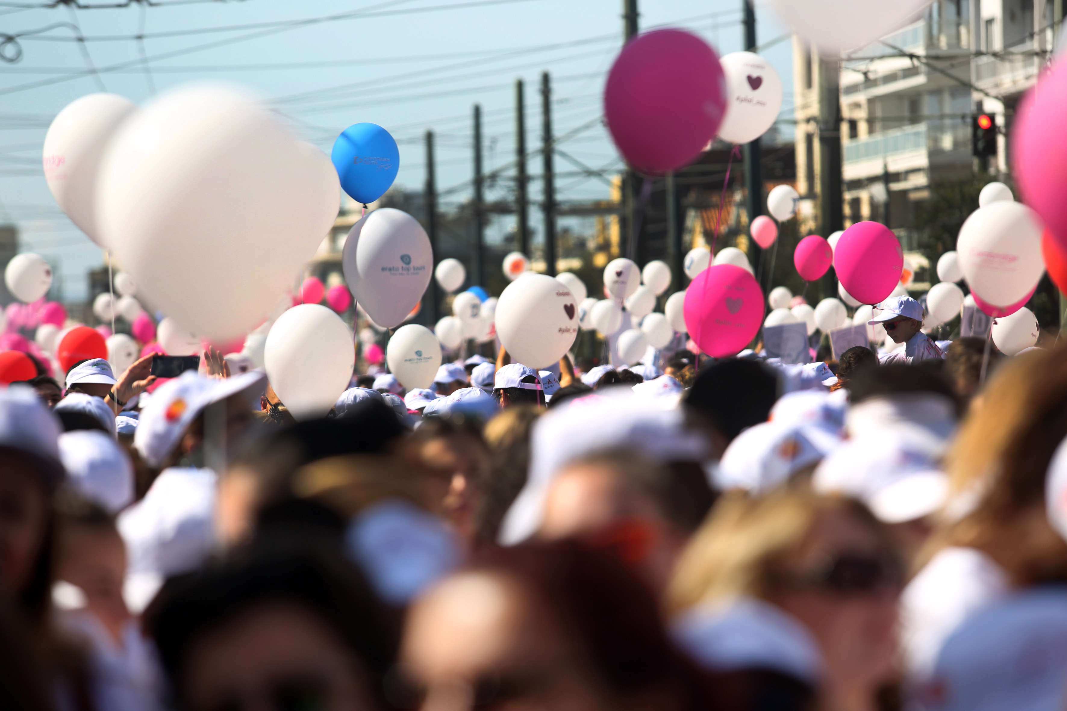 Χιλιάδες κόσμου στον αγώνα ενάντια στον καρκίνο του μαστού στο κέντρο της Αθήνας (φωτογραφίες)-7