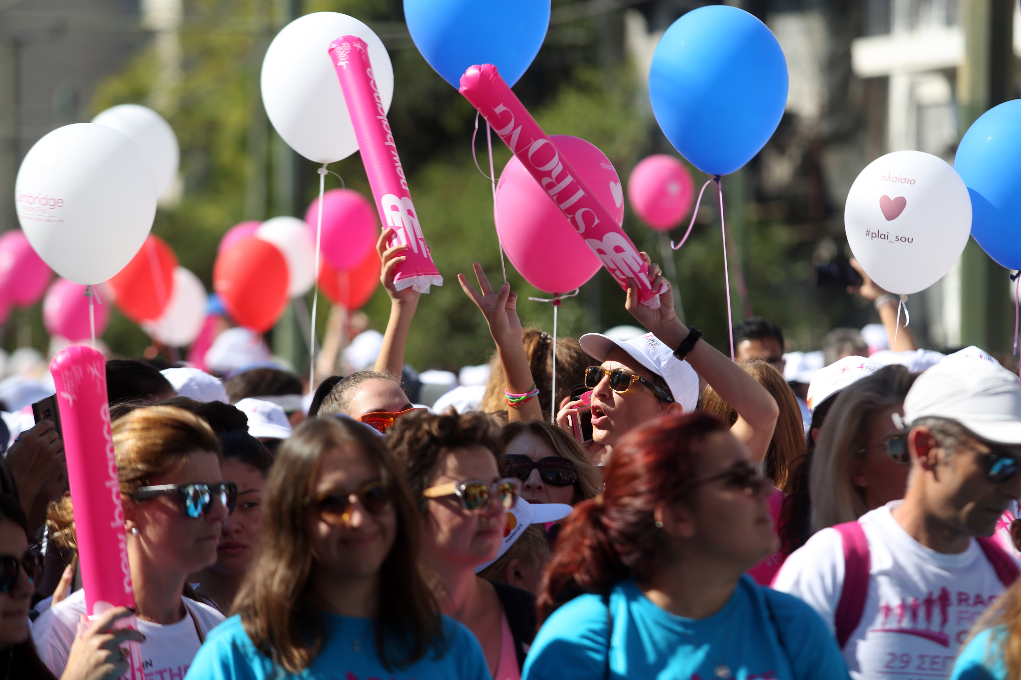 Χιλιάδες κόσμου στον αγώνα ενάντια στον καρκίνο του μαστού στο κέντρο της Αθήνας (φωτογραφίες)-6