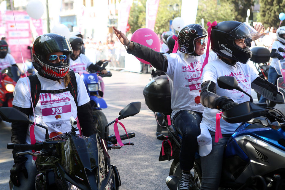 Χιλιάδες κόσμου στον αγώνα ενάντια στον καρκίνο του μαστού στο κέντρο της Αθήνας (φωτογραφίες)-3