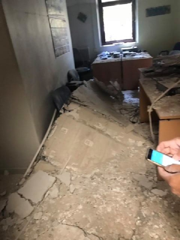 Κατέρρευσε οροφή στο Ιπποκράτειο Θεσσαλονίκης (φωτογραφίες)-1