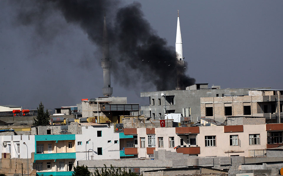 Κλιμακώνεται η σύρραξη στα σύνορα της Συρίας – Φόβοι για 60.000 εκτοπισμένους-5