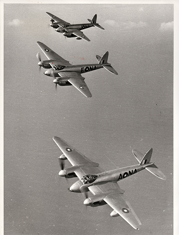 BREITLING Aviator 8 Mosquito-2