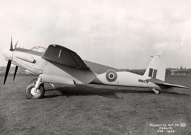BREITLING Aviator 8 Mosquito-1
