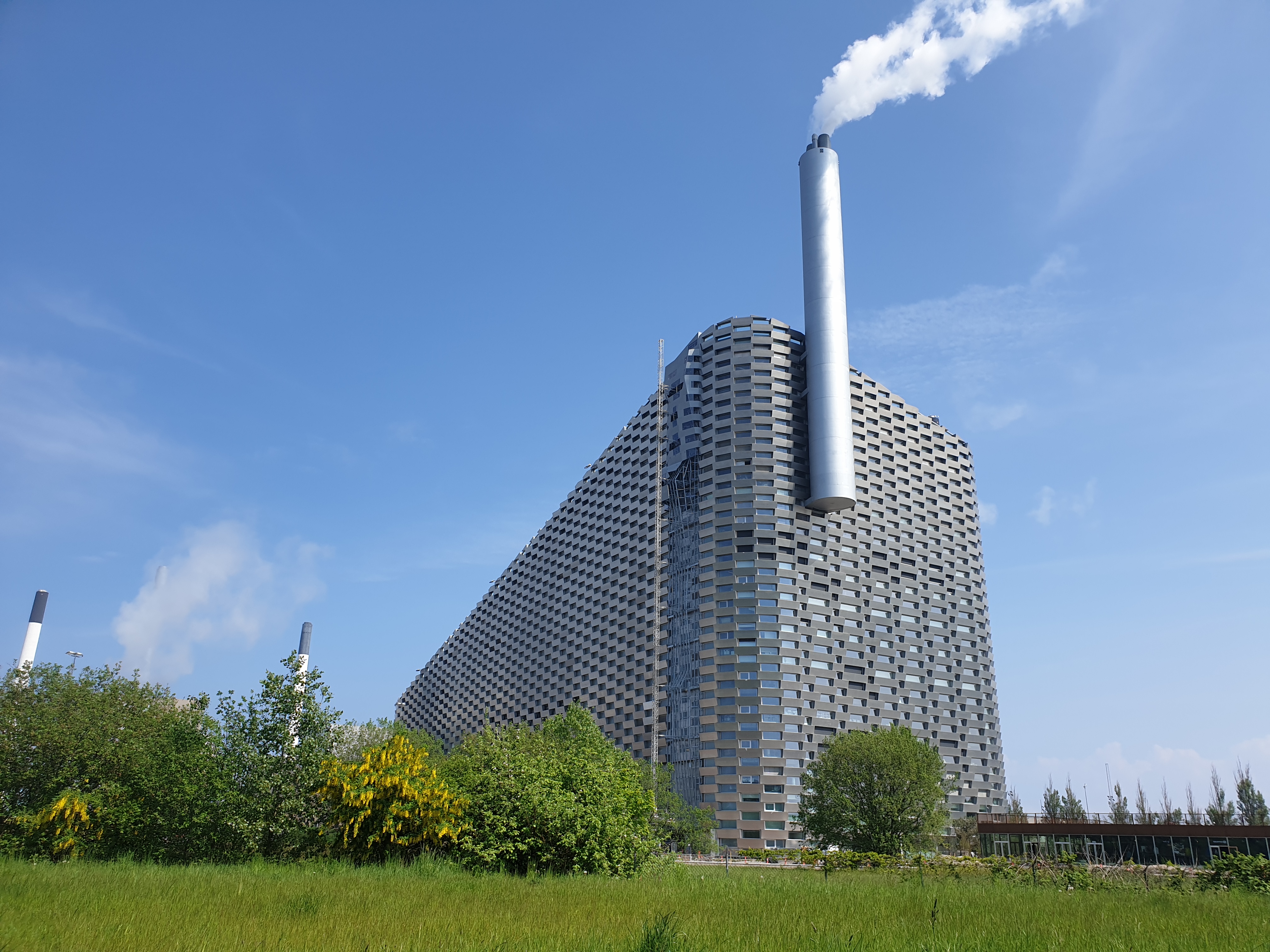 Πίστα σκι σε εργοστάσιο καύσης απορριμμάτων-1