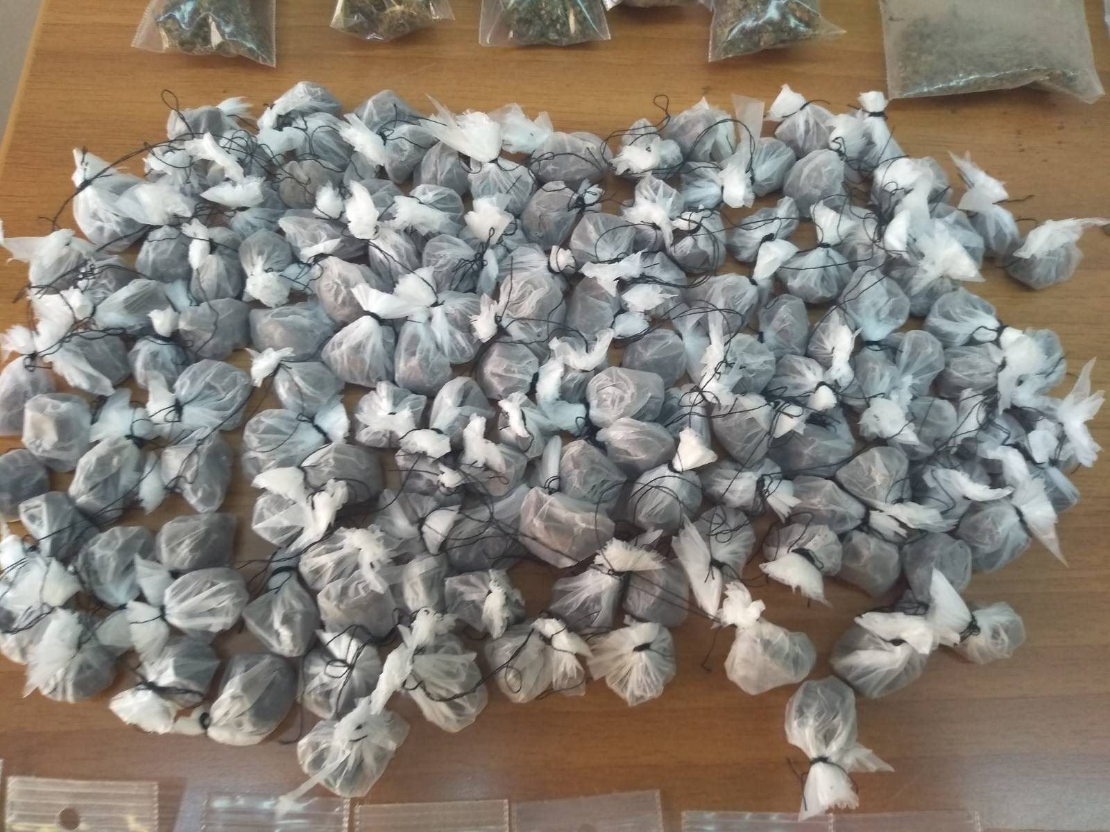 «Σούπερ μάρκετ» ναρκωτικών το ακατοίκητο κτίριο δίπλα στην ΑΣΟΕΕ – Πώς λειτουργούσε το κύκλωμα-2