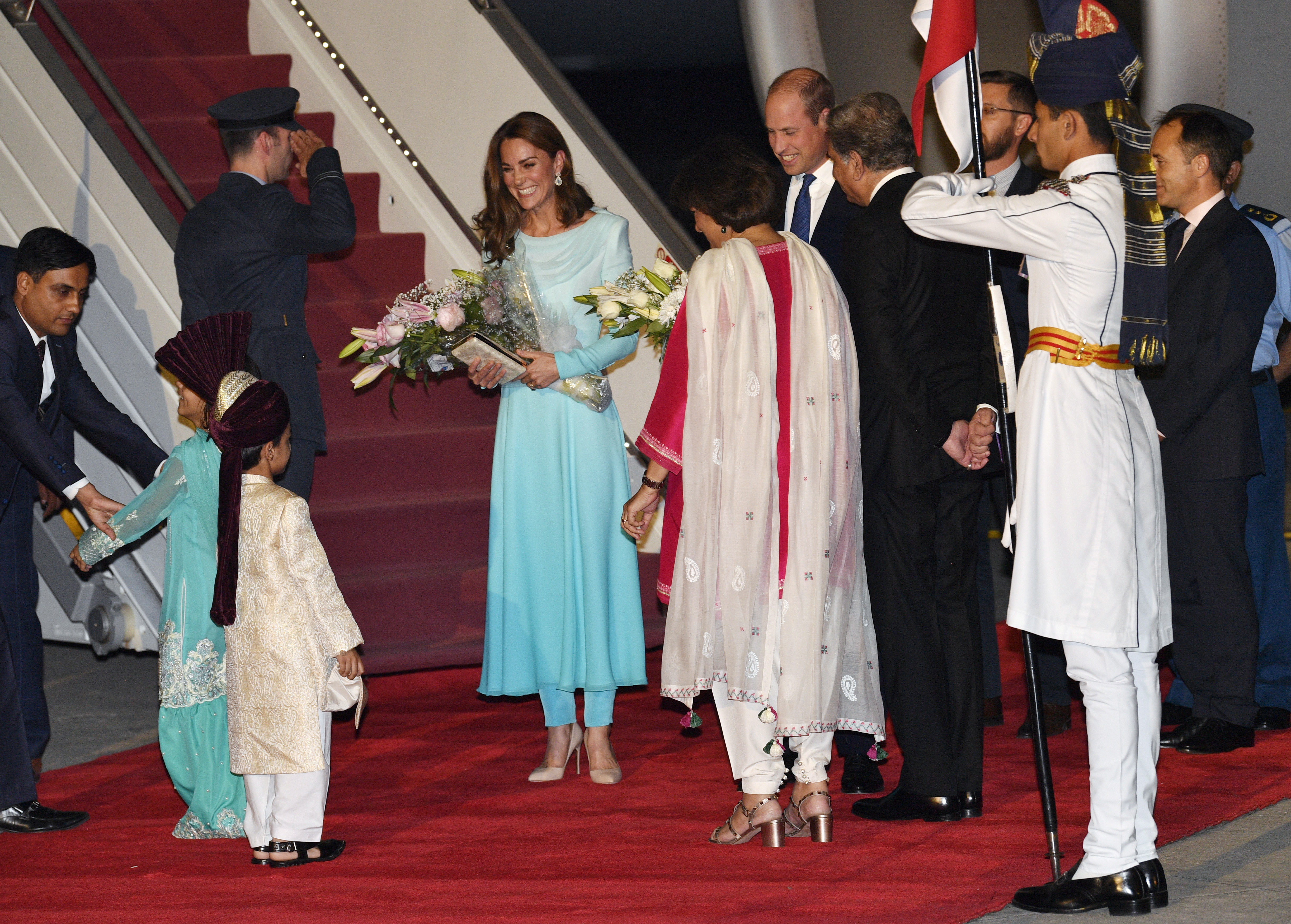 Ουίλιαμ και Κέιτ Μίντλετον στο Πακιστάν, στη «πλέον περίπλοκη» περιοδεία τους (βίντεο)-1