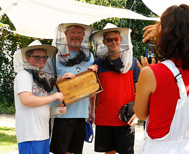 Αφιέρωμα “Ταξίδια Οικογενειακώς”: Από δεντρόσπιτα μέχρι χαυλιόδοντες-5