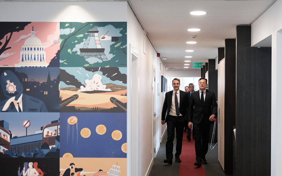 Κυρ. Μητσοτάκης στο Politico: Φτάνουμε στα όριά μας στο προσφυγικό-1